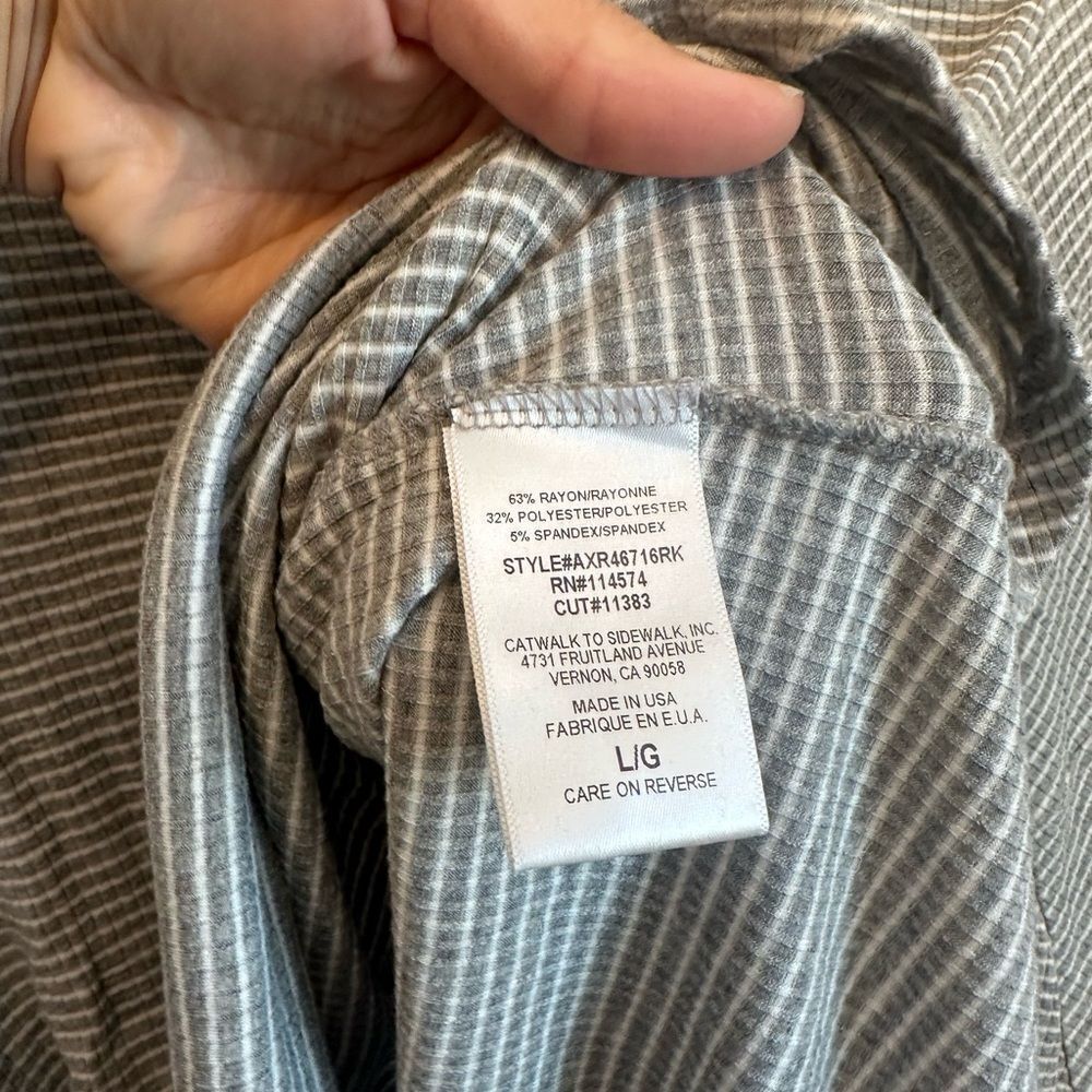 Pleione‎ Gray and White Striped Flutter Sleeve Top - Picture 4 of 5